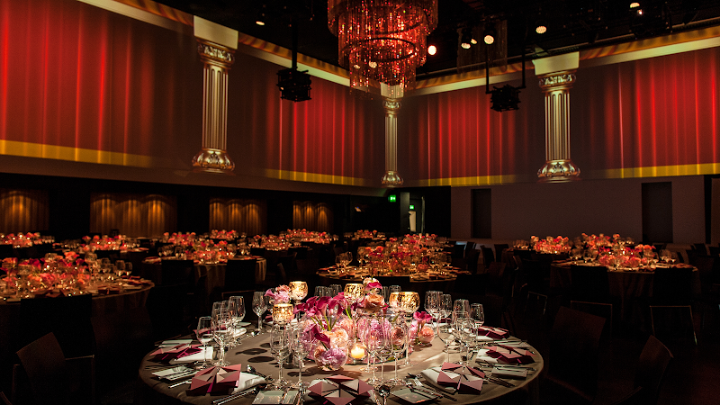 AURA 800° Grill & Bar