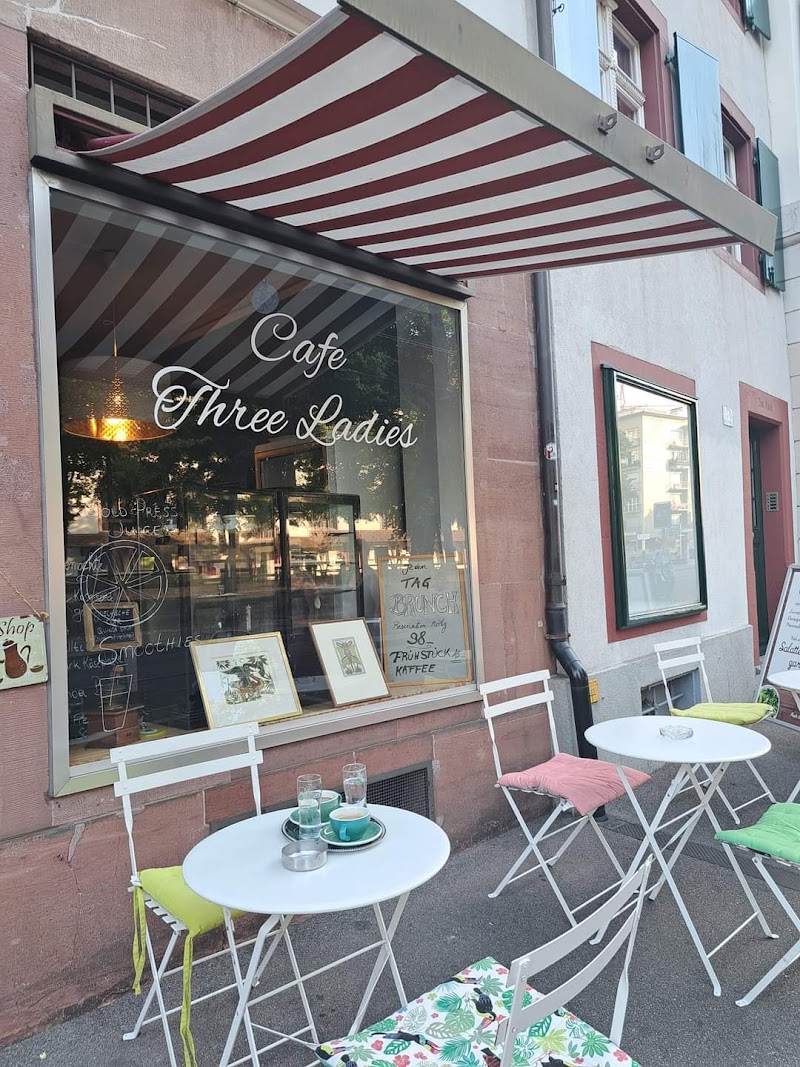 Café Three Ladies