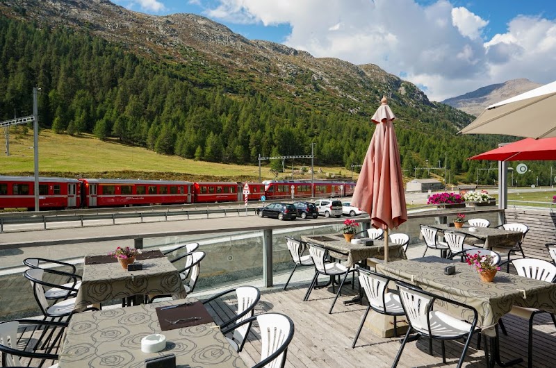 Gasthaus & Hotel Berninahaus – Weinbar Restaurant in Pontresina
