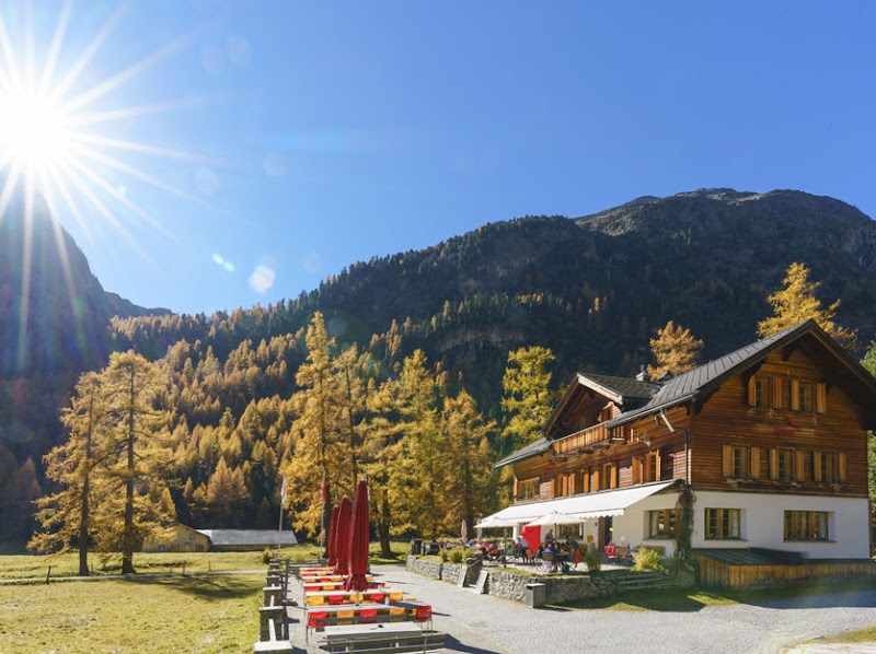 Gasthaus Spinas – Gasthof-Unterkunft Restaurant in Bever