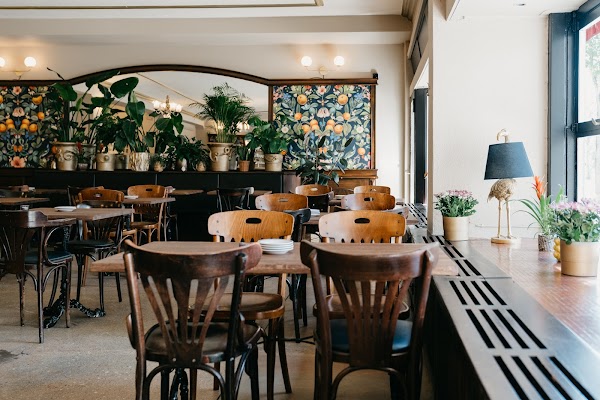 Lou's Comfort Food - Restaurant & Bar